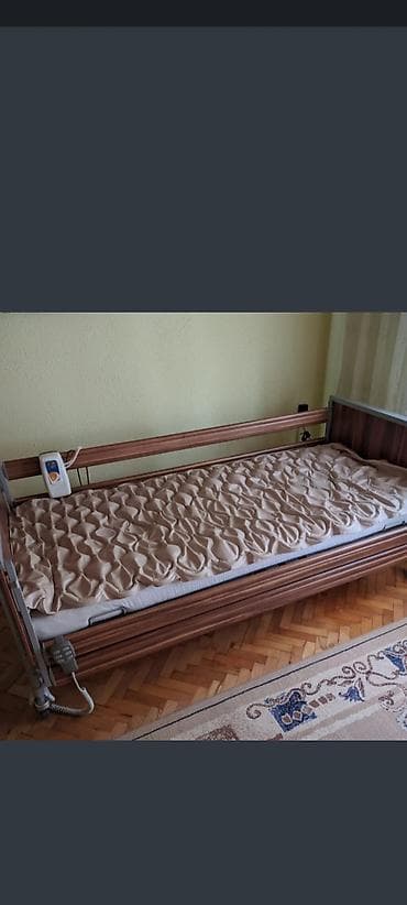 Medicinski nameštaj: Relativno malo korišćen krevet, prodaje se u kompletu sa medicinskim i — 2