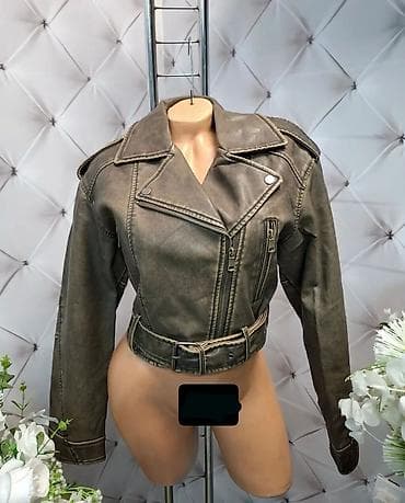 ck: Fa, Ženska kraća biker jakna sa kaišem - Model: kraći kroj do struka — 3
