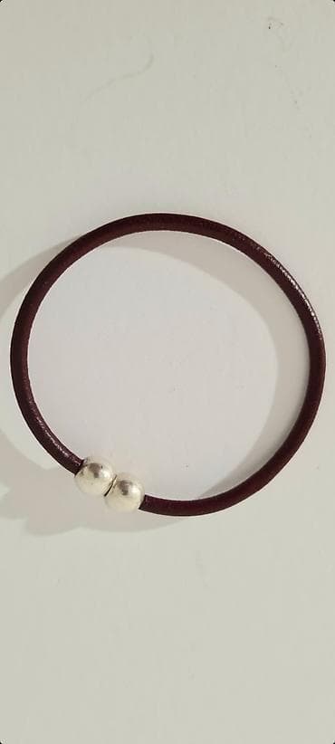 ▪︎ Na prodaju sa postavljenih slika bordo, crvena kožna narukvica. - na lalafo.rs ▪︎ Na prodaju sa postavljenih slika bordo, crvena kožna narukvica. -