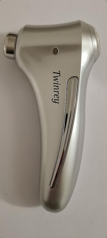 Donji delovi trenerke: • Prodajem aparat DeSheli Twinray za podmlađivanje, zatezanje kože — 8