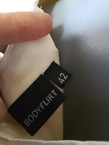 vero moda haljina: Elegantna koktel haljina BODYFLIRT - Boja: šampanj/ivory sa — 4