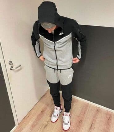 exit trenerke: TOP PONUDA Veličina S M L XL XXL Cena 5300 dinara Moguca zamena — 17