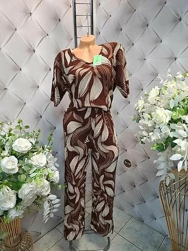 Ženski komplet – plisirana majica i pantalone sa printom - Dvodelni na lalafo.rs Ženski komplet – plisirana majica i pantalone sa printom - Dvodelni