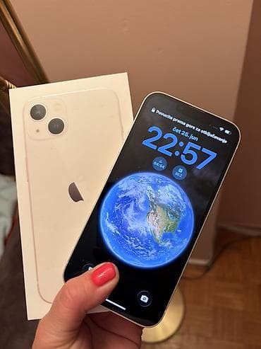 prodaja telefona polovnih: Apple iPhone 13 – bele boje - Ekran: 6.1" Super stanje telefona — 1