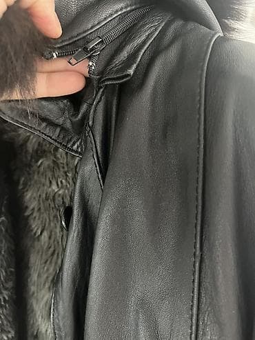 Lične stvari: Dugačka ženska kožna jakna/kaput sa kapuljačom i krznenim obodom — 9