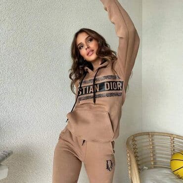 kompleti odece: Veličine S, M, L, XL 
 CENA 4100 din — 6