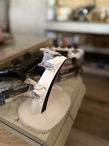 alex max: Prodajem licno svoj ps4 destiny limited edition. Konzola je ocuvana — 6