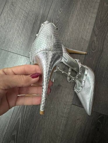 srebrna ogrlica sa krsticem: Sandals, Dune, 39 — 7