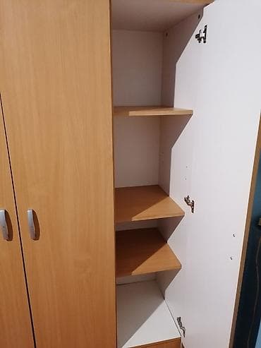 stolice na komad: Na prodaju polovni trokrilni ormar, sa sitnim tragovima koriscenja — 2