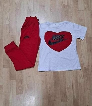 zenski satovi do 3000 dinara: Ženski sportski komplet majica i donji deo trenerke sa dzepovima. Bela — 6