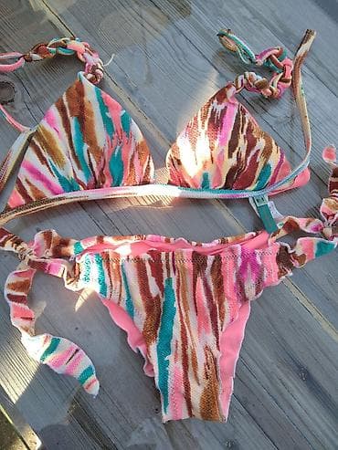 Dvodelni kupaci vel. M u super stanju. Firmiran. Kvalitetan na lalafo.rs Dvodelni kupaci vel. M u super stanju. Firmiran. Kvalitetan