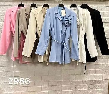 boho tunike: Elegantni ženski blejzer sa cvetnim detaljem

Sako: 2.999 dinara
S M L — 7