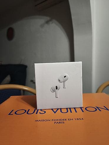 Apple AirPods Pro (2. generacija) sa MagSafe futrolom za punjenje