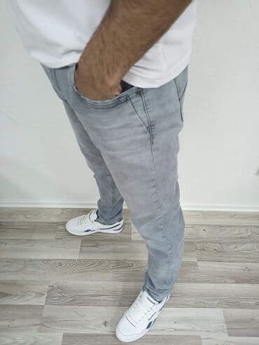 muške pidžame c a: JEANS FARMARICE TOP KVALITET Cena 3200 dinara Brojevi 40 Dzeparke — 9