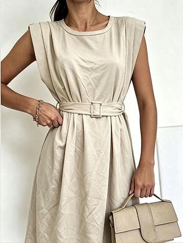second hand svecane haljine: Ženska haljina bez rukava sa pojasom
2400 din
S M L — 2