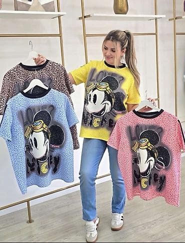 impe majice: ✅Ženska oversize majica sa printom lika crtanog junaka i natpisom — 4