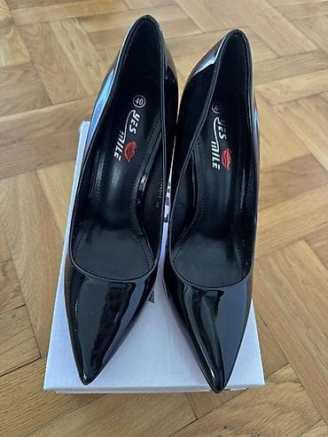 ulosci za salonke: Crne lakovane salonke sa špicastim vrhom - Model: klasične salonke - — 5