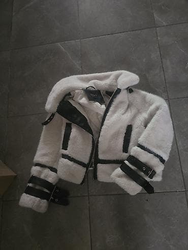 Bela ženska jakna od veštačkog krzna (shearling stil) sa detaljima od