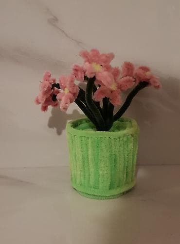 pesak za cvece: Korpice sa svecem od plisa.Rucni rad. Boje:roza,pastelna kajsija,neon — 6