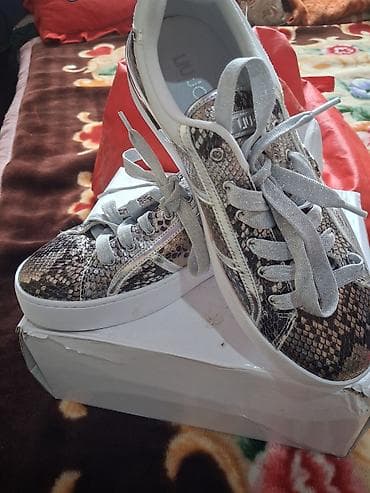 adidas bele patike zenske: Ženske patike sa animal printom (imitacija zmijske kože) i metalik — 1