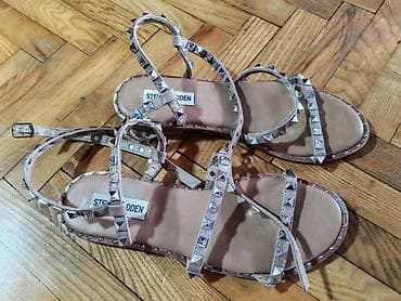 papuce na ajkule: Steve Madden ženske sandale sa nitnama - Model: ravne sandale sa više — 1