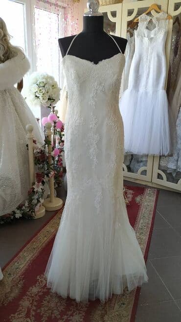 Wedding Clothes: Venčanica sirena kroja, boje slonovače, top ali ima traku oko vrata — 1