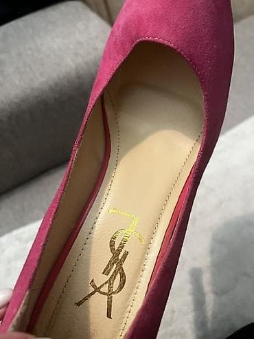 polovna obuca na veliko: Ženske visoke potpetice u jarkoj roze boji, izrađene od brušene kože — 1