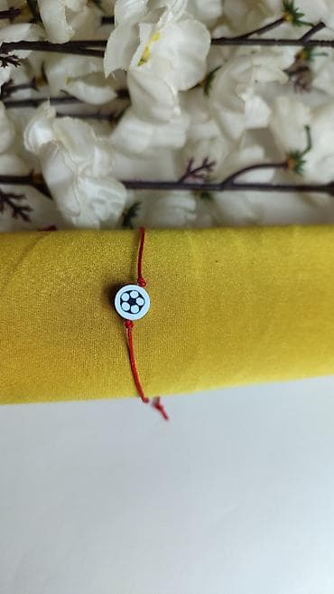 torbe za piknik: Crvena narukvica sa privjeskom – fudbalska lopta - Tanka narukvica od — 3