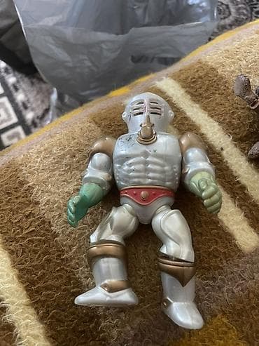 polovne kopacke a klasa: Akciona figura – robot/oklopnik sa zelenim rukama - Plastična figura — 1