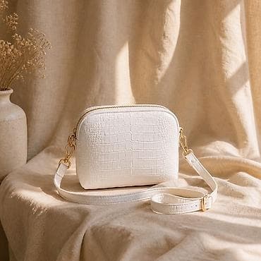 Ženska crossbody torba – bele boje, kroko teksture - Materijal