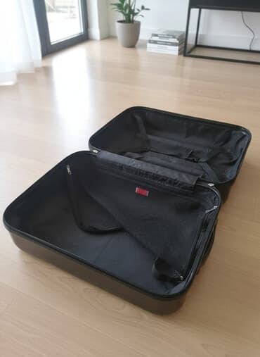 deichmann dečija obuća слике: Deciji PVC kofer skoro kao nov samo ima malo od sunca se odvojila pvc — 1