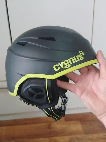 Kaciga za skijanje vel L obim 59-60 cm je potpuno ispravna, u odlicnom na lalafo.rs Kaciga za skijanje vel L obim 59-60 cm je potpuno ispravna, u odlicnom