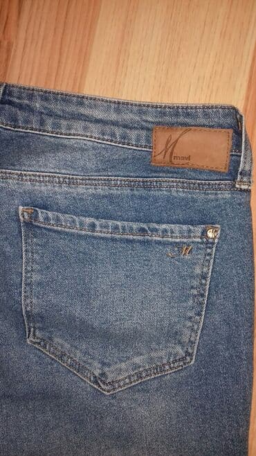pocepane pantalone: Mom fit farkice. Turska marka mavi. Odlicno stanje. Velicina pise — 5
