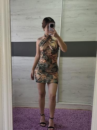 women's secret srbija online: Mini haljina sa tropskim printom. ​Model prati liniju tela, sa izrezom — 2
