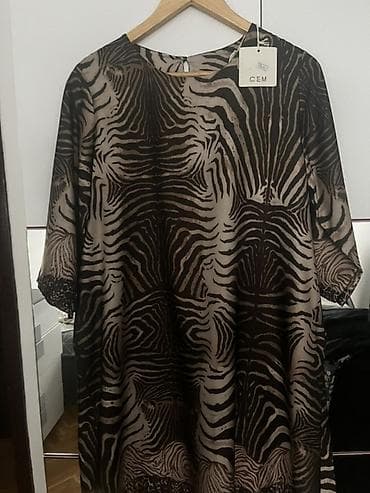 halji e: Ženska haljina CEM – animal print - Model: ravna, komotna silueta — 1