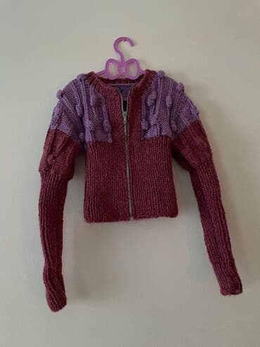 Duzina 32cm,sirina 27cm,duzina rukava 42cm.Rastegljiva at lalafo.rs Duzina 32cm,sirina 27cm,duzina rukava 42cm.Rastegljiva