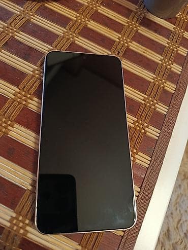 Samsung: Samsung Galaxy S22(serija S22) - Ekran: 6.2" Dynamic AMOLED 2X, ravni — 3