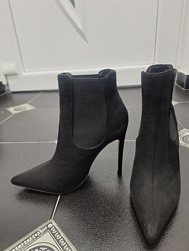 metro ženske tašne: Polu cizmice br 39, bukvalno nove. prelepe, odlicno izgledaju na — 2