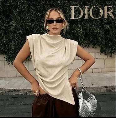 ramax beograd: Ženska bezrukavna majica sa visokim okovratnikom i asimetričnim — 4