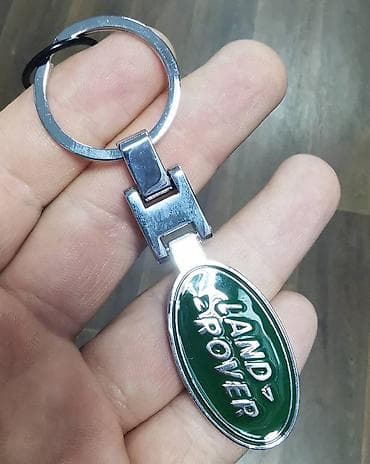 ljubav i novac: Privezak za kljuceve automobila,metalni. Novo,nekorisceno. Kontakt — 9