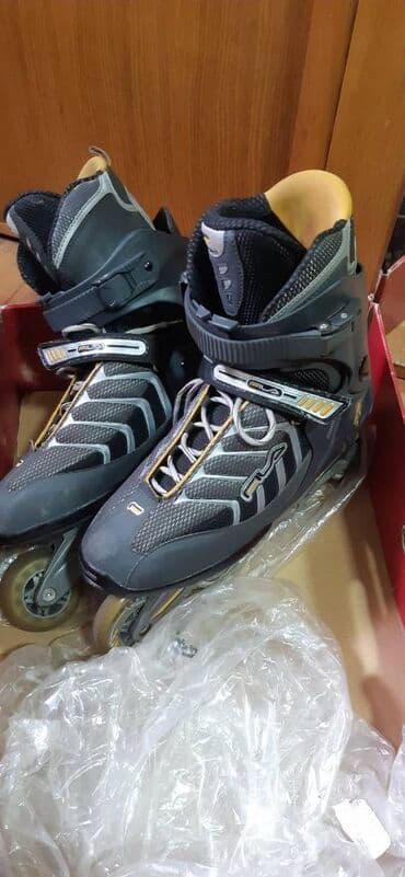 delovi za maketu fice: Fila roleri 45,5broj — 7