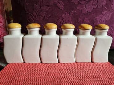 set za začine: Posude vintaz porcelanske nove za zacine. Komada 6. Visina — 2