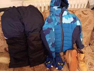 Dečiji zimski komplet za hladno vreme. Sadrži: - Zimska jakna sa na lalafo.rs Dečiji zimski komplet za hladno vreme. Sadrži: - Zimska jakna sa