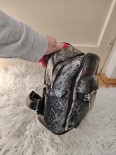 Muška obuća: Ženski mini ranac sa efektnim “snake” printom u srebrno-crnim — 3