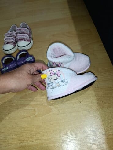 skechers sandale za devojcice: Kućne papuče, Lc Waikiki, Veličina - 22 — 2