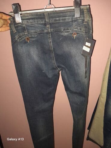 Farmerke: Ženske skinny farmerke – tamno plavi denim - Kroj: uske (skinny) — 2