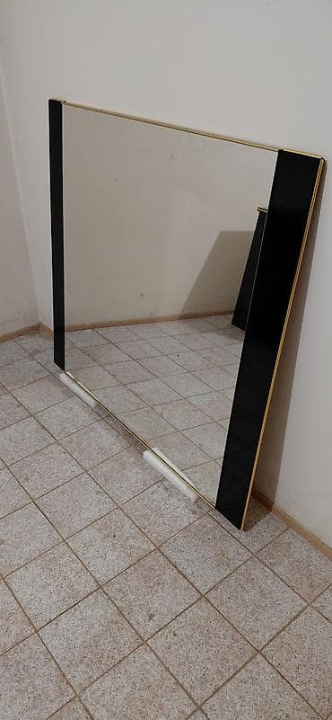 polovne ugaone garniture beograd: Set crnog visokog sjaja sa zlatnim detaljima – toaletni sto/komoda — 4