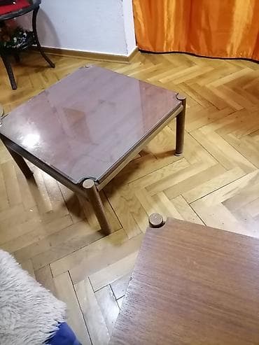 Stočić za dnevni ili. Ispravan. Oko 65/65/37. Ima dva ista. A