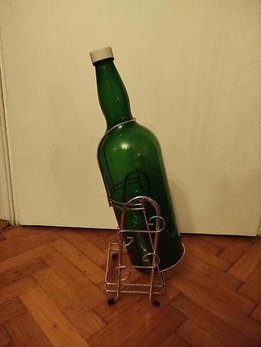 Ostali stilski dekor: Dekorativna zelena staklena boca flasa sa metalnim stalkom “Black — 5