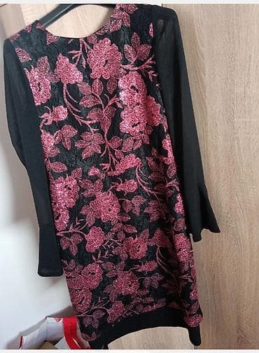 Vogeli nova Elegantna haljina sa ružičasto‑bordo šljokičastim cvetnim